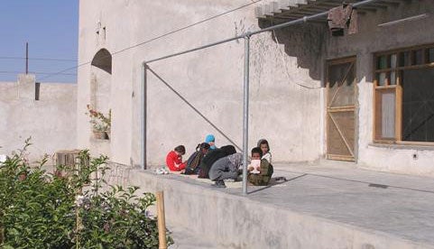 Home-based school in Kandahar City. &copy; 2005 Human Rights Watch/Zama Coursen-Neff.