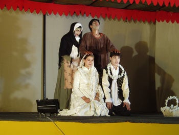 Romeo and Juliet exchange vows of commitment
(c) Human Rights Watch