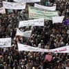Protesters gather during anti-Danish protest in Yemeni capital Sanaa © 2006 Reuters