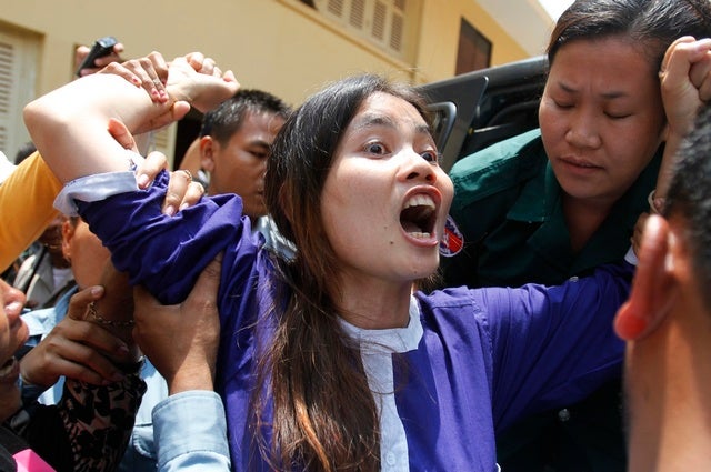 <p><p>Boeung Kak Lake resident Yorm Bopha (C) reacts after she was denied bail at a hearing in the Supreme Court in the capital city of Phnom Penh on March 27, 2013.</p></p>