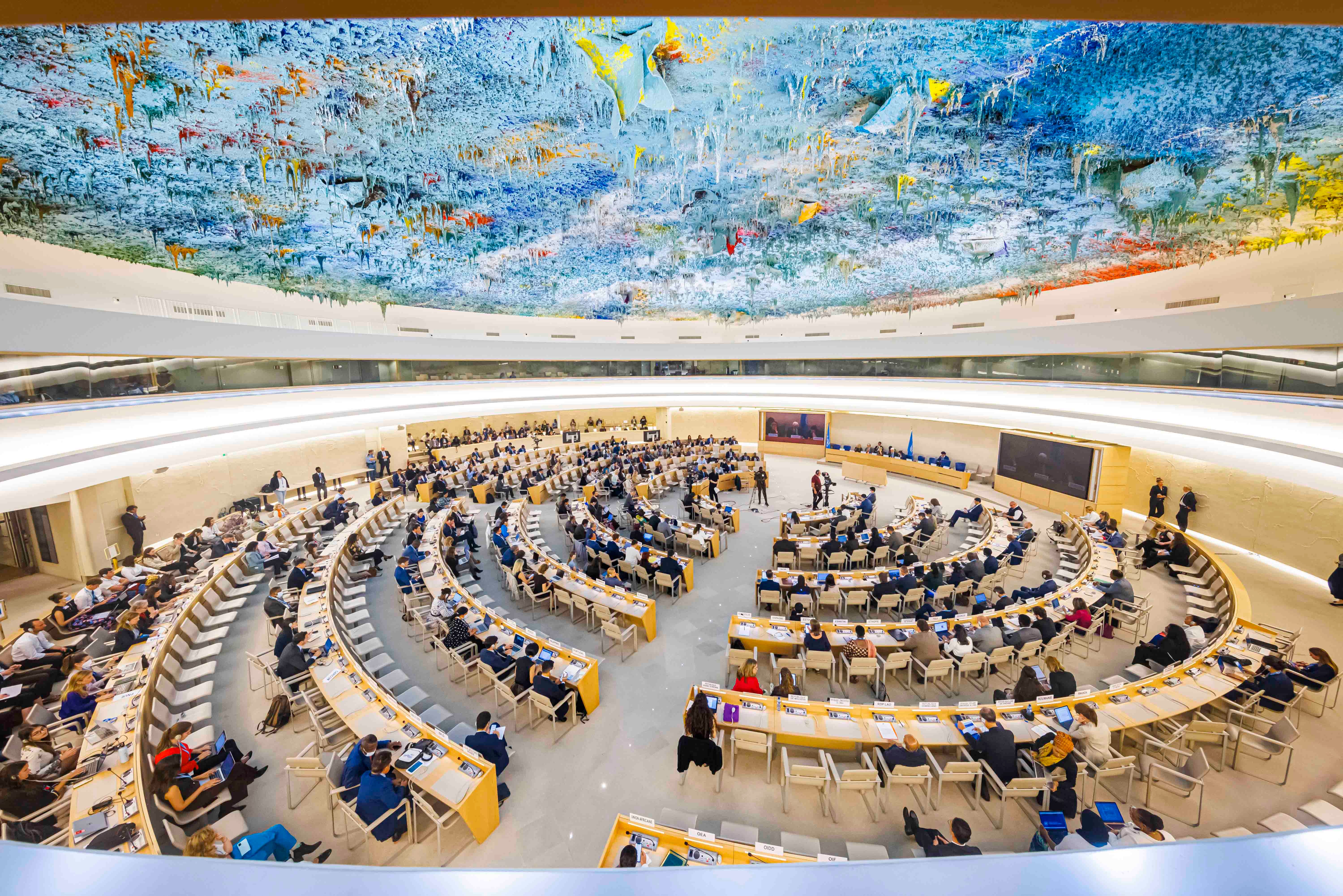 المندوبون يحضرون اليوم الافتتاحي للدورة الـ 50 لـ "مجلس حقوق الإنسان التابع للأمم المتحدة" في جنيف، 13 يونيو/حزيران 2022.