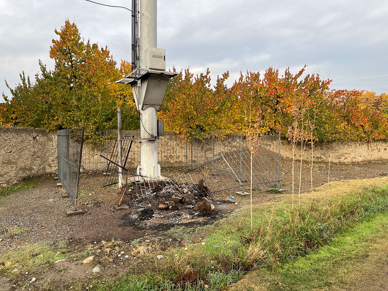 Fire damage around a mobile phone tower in the Kyrgyz village of Dostuk (Batken district). The village was completely destroyed by fire whilebriefly under the control of Tajik forces on September 16, 2022.