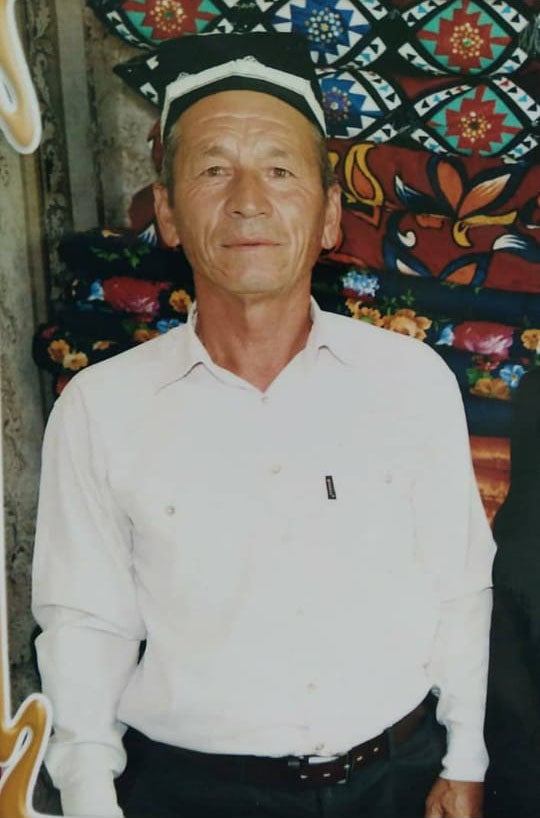 Норматжон Дададжонов, 58 лет, был убит 16 сентября 2022 года. Машина, на которой он вывозил семью из зоны боев, была обстреляна таджикистанскими силами. Норматжон получил множественные огнестрельные ранения шеи, бедра, рук и головы и умер на обочине. © 2022, Частное фото