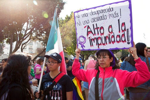 Manifestation tenue dans la ville de Mexico le 2 février 2019, pour protester contre l’ampleur du problème des violences contre les femmes – notamment des meurtres et disparitions forcées - au Mexique.  Message inscrit sur la pancarte : «  Halte à l’impun