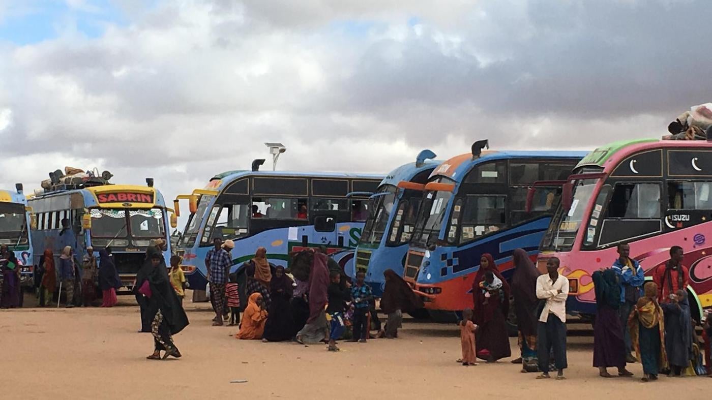 Photo of Somali refugees getting on buses to leave Dadaab refugee camp.
