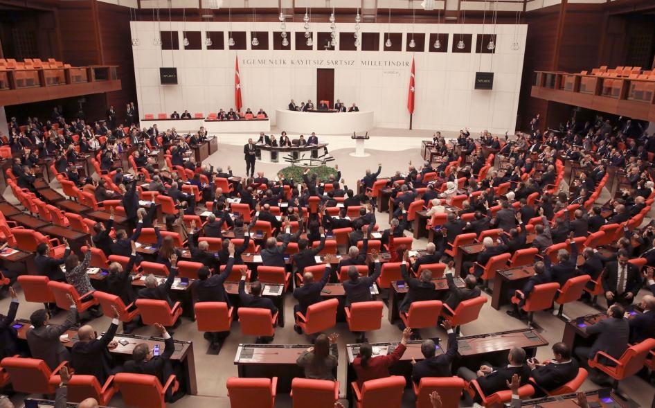 24 Aralık'ta Türkiye parlamentosu, İçişleri Bakanlığı'nın STK'ların faaliyetlerini kısıtlama yetkisini artıracak ve örgütlenme özgürlüğünü tehdit edecek yeni bir yasayı oylayacak.