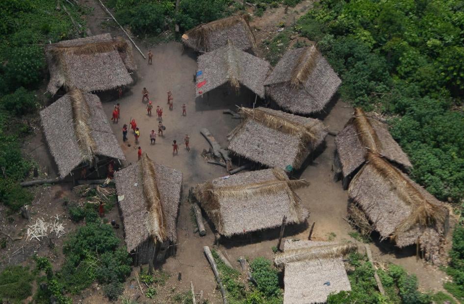 Vista aérea de una comunidad yanomami en la región amazónica de Venezuela