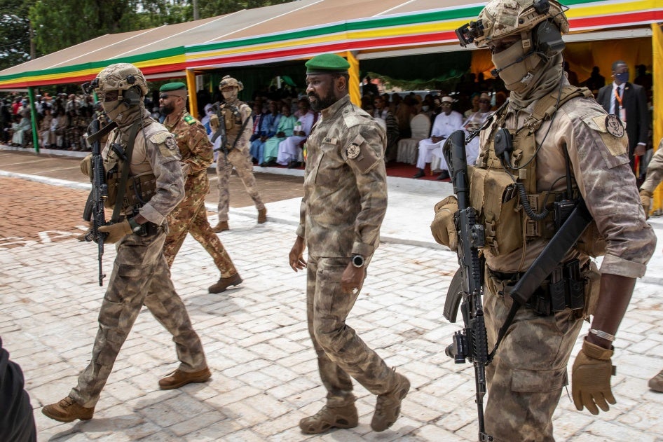 Le chef de la junte, le colonel Assimi Goïta, participe à un défilé militaire pour la Fête de l’indépendance du Mali, le 22 septembre 2022, à Bamako, Mali.