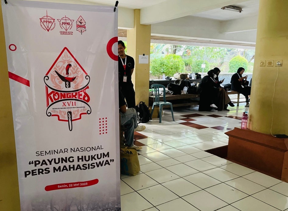 Peserta seminar pers mahasiswa tentang “payung hukum” buat kegiatan mereka di berbagai kampus yang melindungi media, di Solo, Jawa Tengah, Mei 2023. 