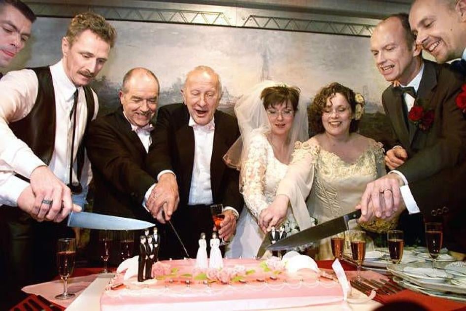 Peter Lemke, Frank Wittebrood, Ton Jansen, Louis Rogmans, Helene Faasen, Anne-Marie Thus, Dolf Pasker and Geert Kasteel cut the cake after their wedding ceremony in the town hall of Amsterdam on April 1, 2001.