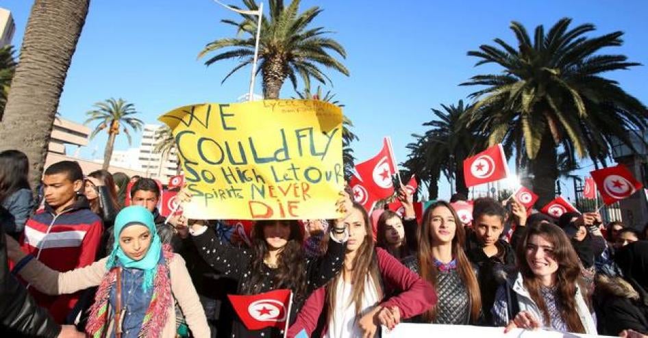Manifestation d’étudiants à Tunis le 23 décembre 2015, en hommage aux 12 victimes de l’attentat à la bombe perpétré le 24 novembre 2014 contre un bus transportant des membres de la garde présidentielle.