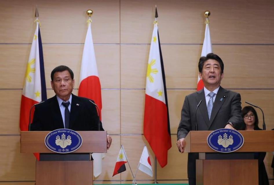 Philippine President Rodrigo Duterte and Japan's Prime Minister Shinzo Abe attend a joint press conference in Tokyo, Japan on October 26, 2016.