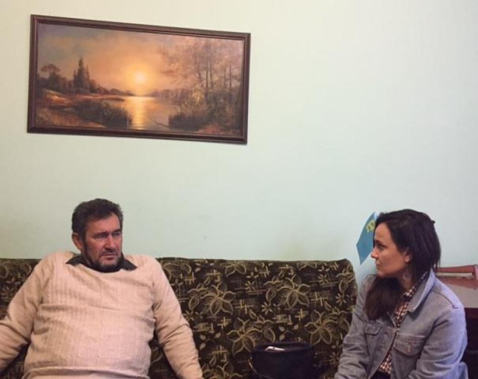 Human Rights Watch researcher Tanya Cooper interviewing Zair Smedlyaev, Crimean Tatar leader in Krasnogvardeyskoe, Crimea on October 24, 2017 