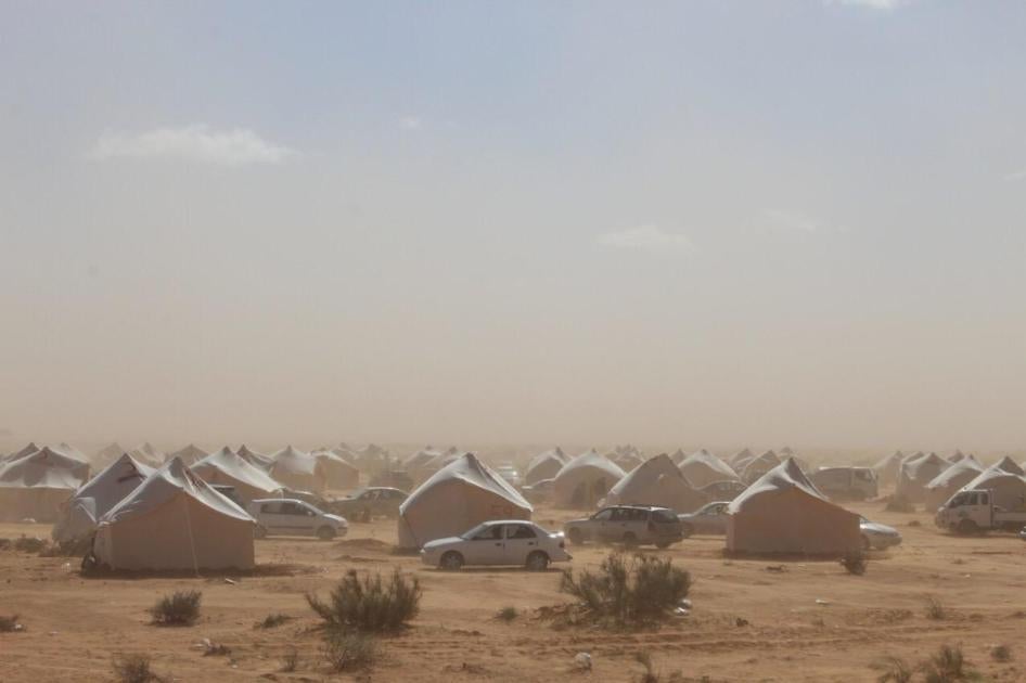 Tenda-tenda di kamp sementara Qararet al-Qatef yang dihuni pengungsi Tawergha yang dipaksa pergi dari kota mereka dan dilarang kembali oleh milisi dari Misrata, Qararet al-Qatef, Libya, 10 Februari 2018.