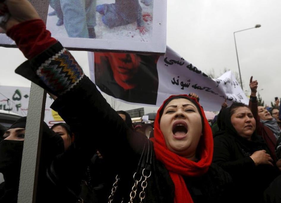Members of civil society organizations chant slogans during a protest to condemn the killing of 27-year-old woman, Farkhunda, who was beaten with sticks and set on fire by a crowd of men in central Kabul in broad daylight on Thursday, in Kabul March 24, 2