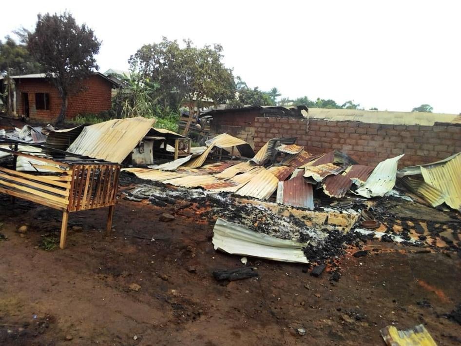 Des ateliers de menuiserie incendiés le 15 mai 2019 par les forces de sécurité à Alachu, Mankon, Bamenda, région Nord-Ouest, au Cameroun.