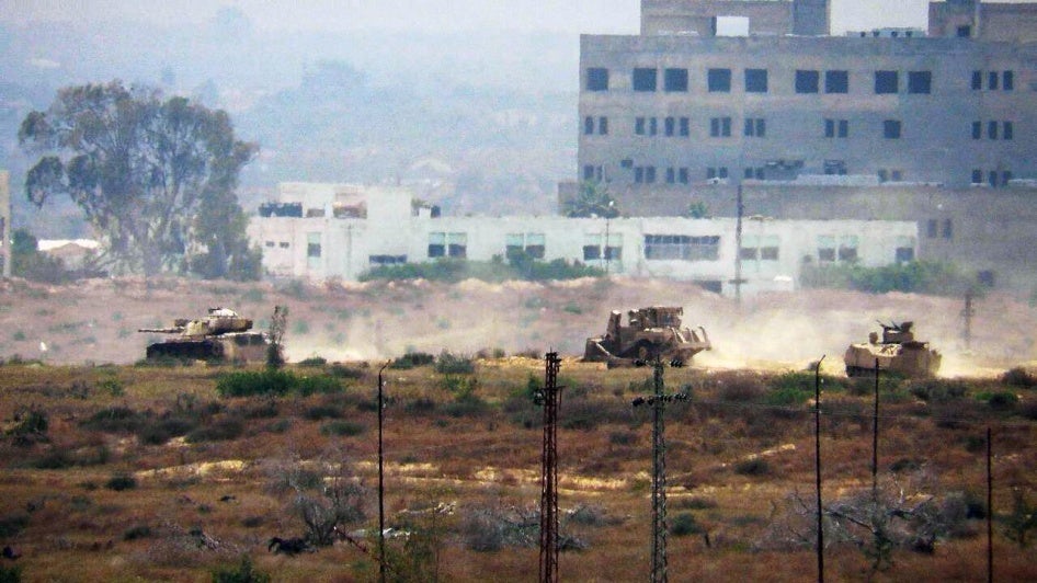 Des tanks et des véhicules blindés de l'armée égyptienne à Rafah, dans le nord du Sinaï, en 2018. 