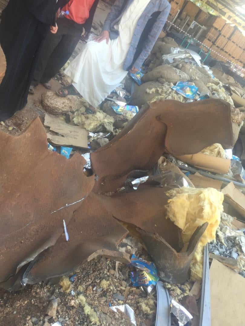Fragments d’une bombe MK-84 GP retrouvés sur le site du complexe industriel d’al-Aqil (Yémen).