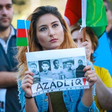 A protestor holds a sign calling for the release of unjustly imprisoned youth activists.  Baku, September 18, 2016. 