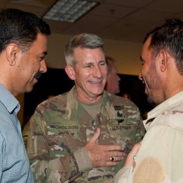 A photo depicting General John Nicholson, Commander of United States forces in Afghanistan (C) with Kandahar's General Abdul Raziq (R).