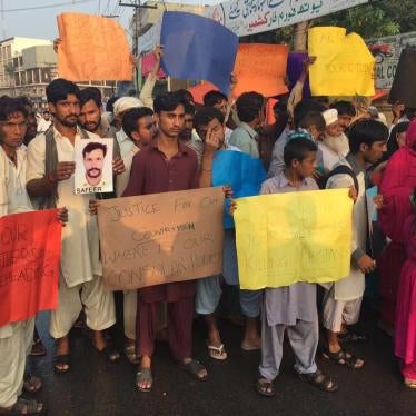 Families of detained migrant workers protesting inadequate Pakistani government protection of Pakistani citizens in Saudi Arabia outside the Lahore Press Club in 2016.  