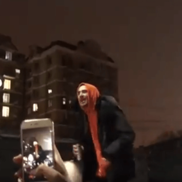Husky singing to his fans from the top of a car. Krasnodar, 2018. 