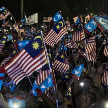 Attendees hold up smartphones and wave Malaysian national flags and People's Justice Party flags at a Pakatan Harapan alliance event in Petaling Jaya, Selangor, Malaysia, on Wednesday, May 16, 2018. 