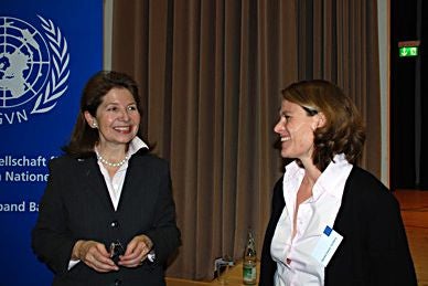 Marianne Heuwagen, Direktorin des Deutschland-Büros von Human Rights Watch mit Dr. Daniela Kayser-Eichberg