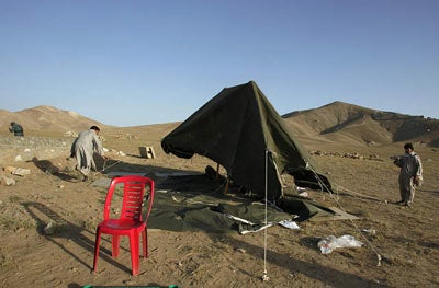 Afghan election workers take down a polling tent after voting ended on the outskirts of Kabul. (c) 2005 Reuters Limited