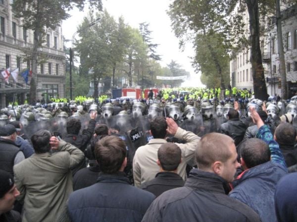 Riot police and protestors face off in downtown Tbilisi on November 7, 2007. Giorgi Gogia for Human Rights Watch, November 7, 2007.