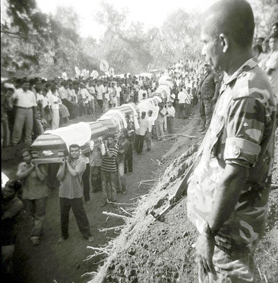 The LTTE continues to target civilians, murder perceived political opponents and forcibly recruited ethnic Tamils into its forces, many of them children. Here mourners bury the victims of the LTTE's June 15, 2006 landmine attack on a civilian bus, which killed 67. © 2006 Q. Sakamaki/Redux