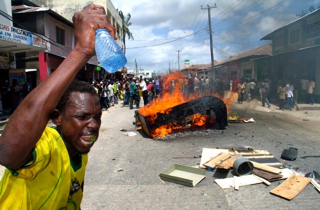 The ODM won a large majority of parliamentary seats and many sitting Members of Parliament associated with the corruption and mismanagement of the Moi era lost their seats.  Still, the presidency was not in their hands.  On December 31 Raila Odinga and his ODM party called for peaceful demonstrations in Uhuru Park in central Nairobi to protest the 'illegal' swearing-in of Mwai Kibaki as president.  In other major towns, such as Mombasa shown here, protests also occurred. The government declared the protest itself illegal and police sought to turn back the crowds. The crowds fought with police and took to looting in many cities. &copy; 2007 Reuters
