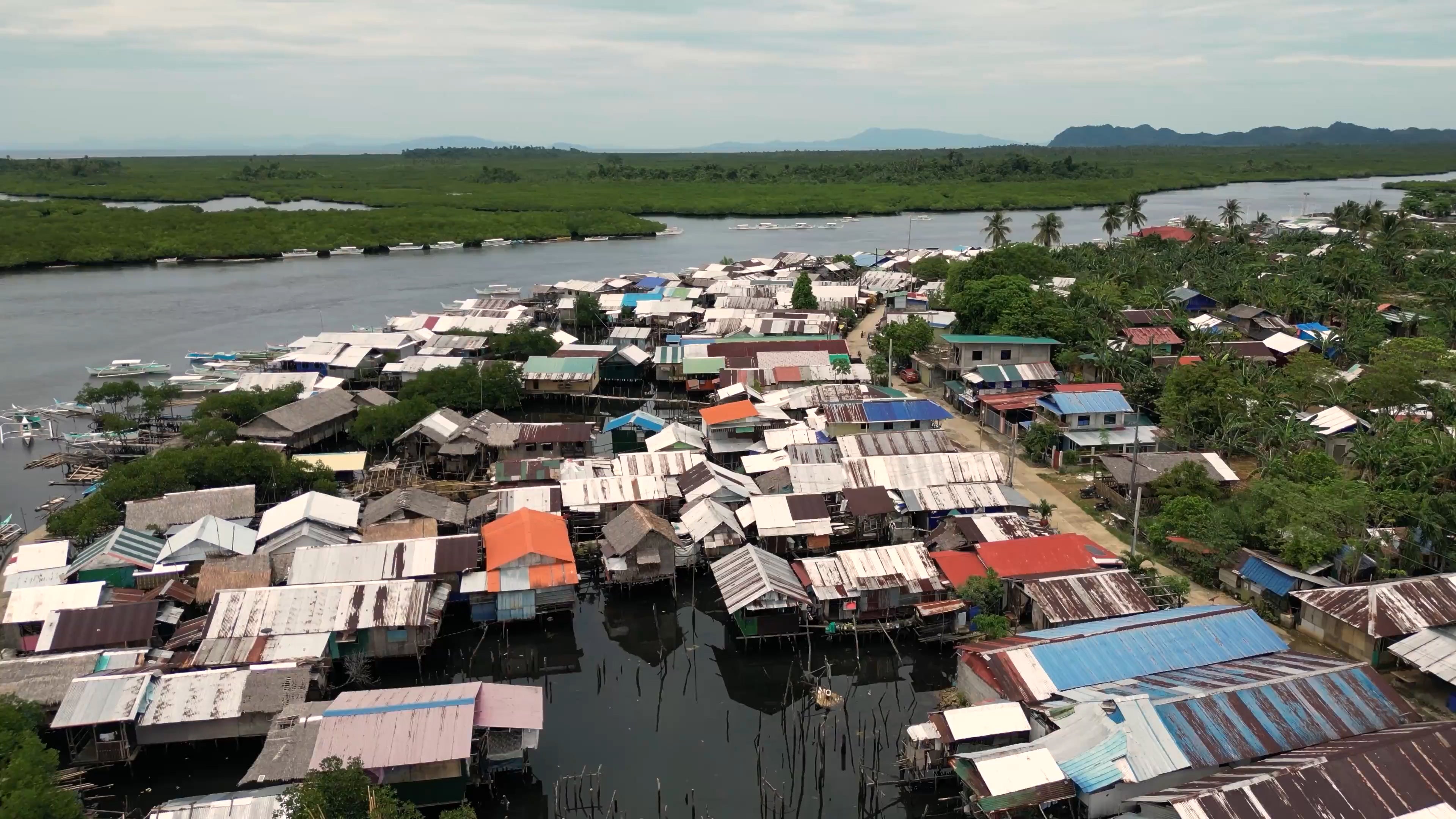 Aerial view of houses in the No Build Zone in Del Carmen, Siargao, Philippines, 2025. (C) 2025 Camille Robiou du Pont/Human Rights Watch  
