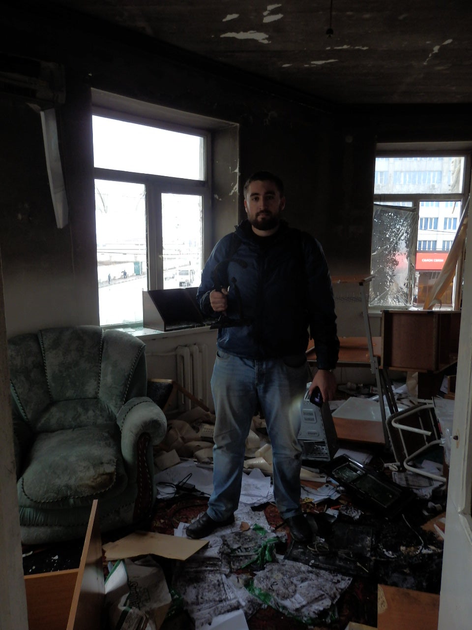 Сергей Бабинец в офисе Свобдной мобильной группы в Грозном, Чечня. 14 декабря 2014 г.