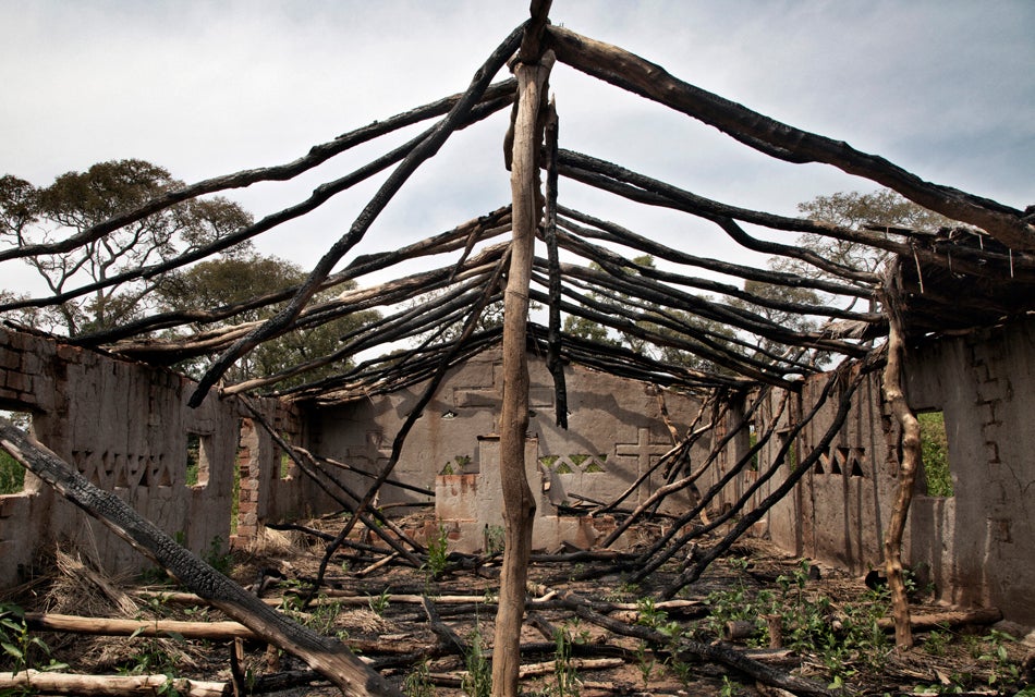 Les décombres d’une église pentecôtiste incendiée à Zéré, en République centrafricaine.