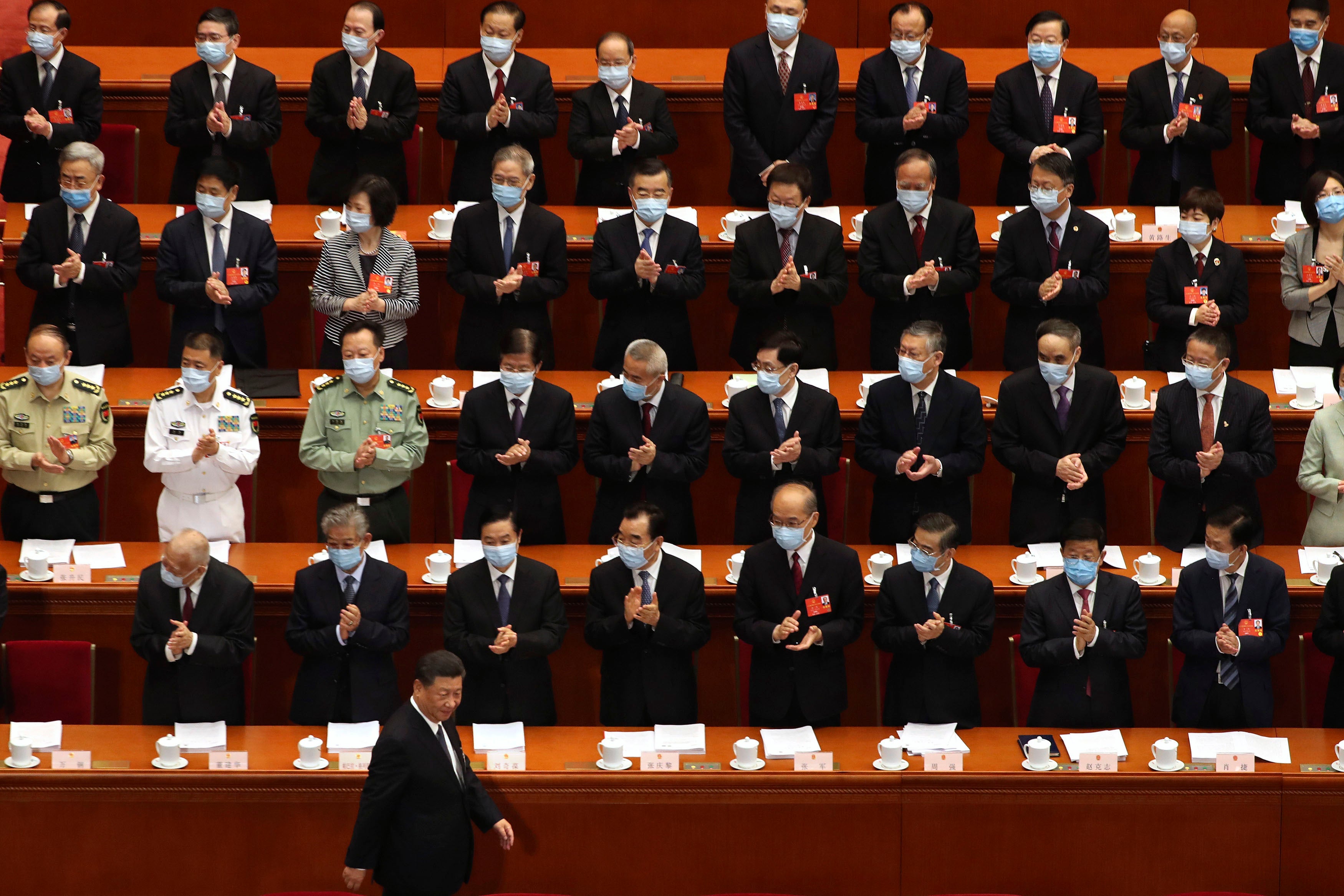 Delegates applaud as Chinese President Xi Jinping arrives for the opening session of China's National People's Congress (NPC) at the Great Hall of the People in Beijing, May 22, 2020.  © 2020 AP Photo/Ng Han Guan, Pool