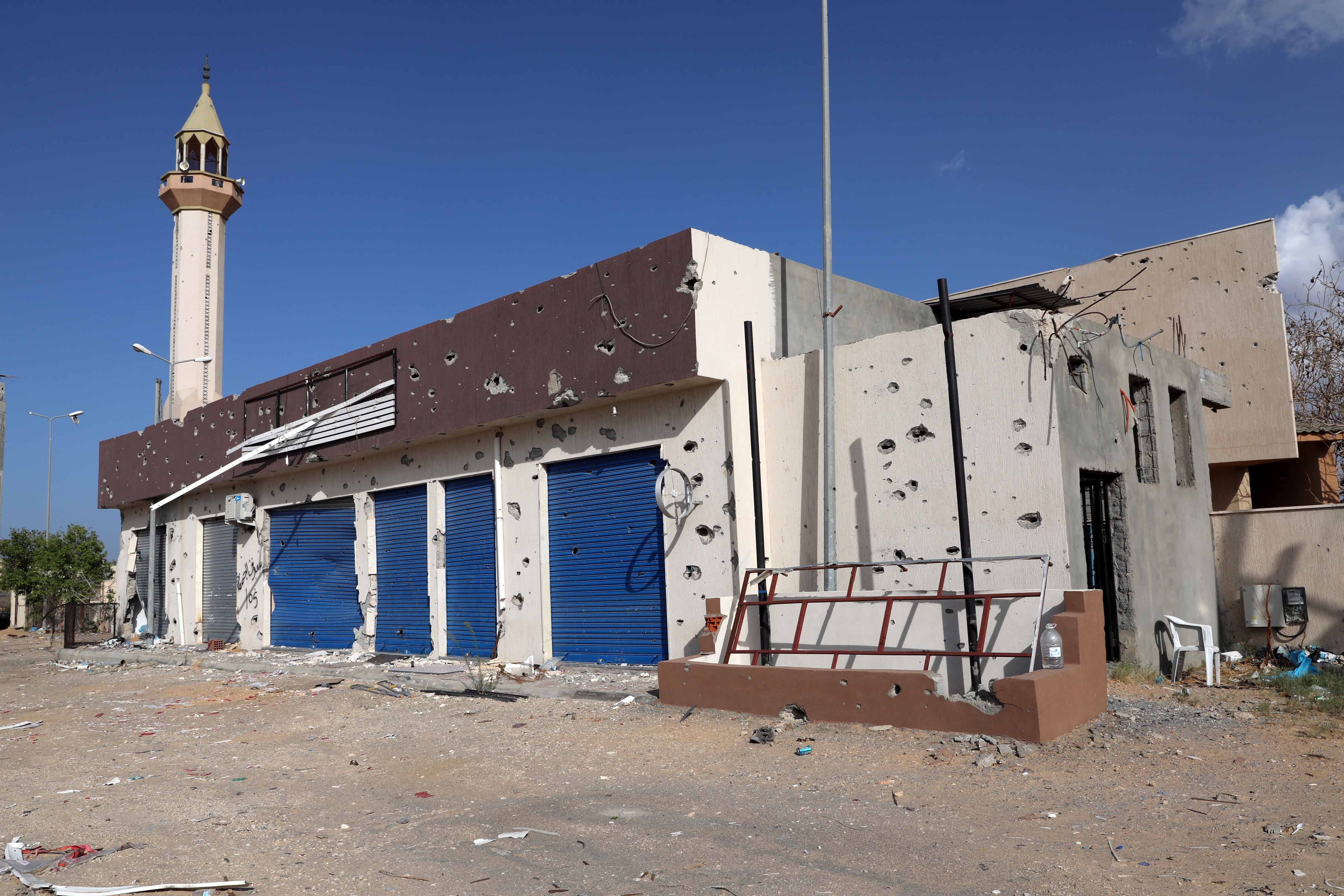 La façade d’un bâtiment criblé de balles à Ain Zara au sud de Tripoli, en Libye, photographiée le 14 octobre 2019.