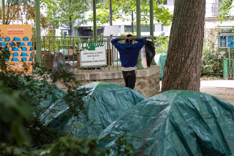 Campement de mineurs non accompagnés, square Jules Ferry dans le 11ème arrondissement à Paris, juillet 2020.