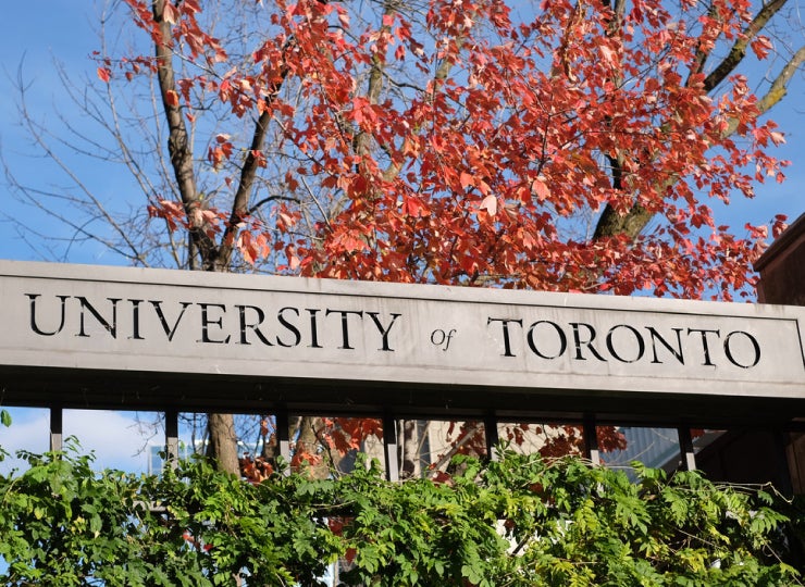 لافتة جامعة تورونتو.