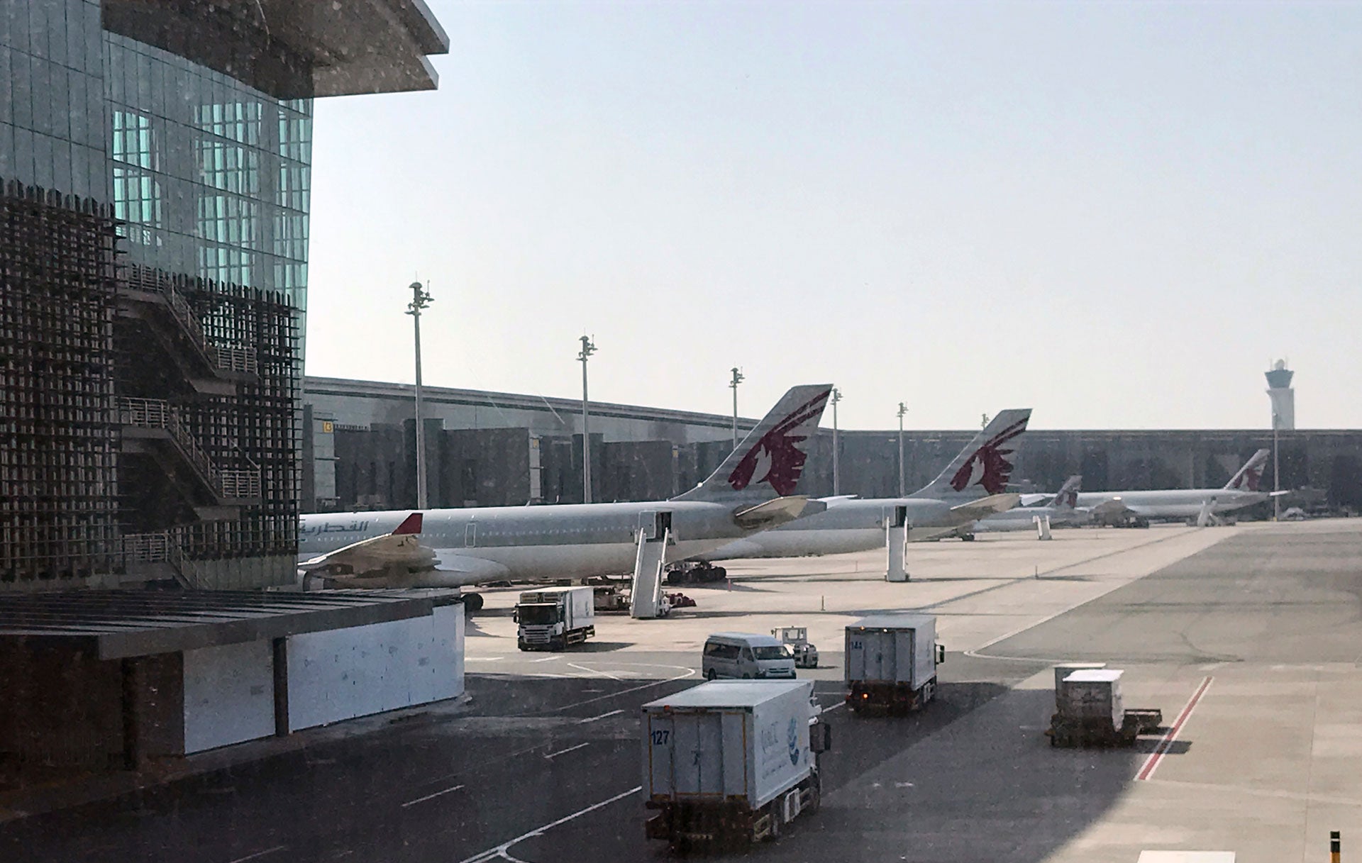 Des avions de Qatar Airways, stationnés sur le tarmac de l'aéroport international Hamad de Doha, au Qatar.