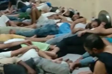 مهاجرون من جنوب آسيا محتجزون في ظروف تعسفية وغير صحية في مركز لاحتجاز المهاجرين في الرياض، السعودية. سبتمبر/أيلول 2020.