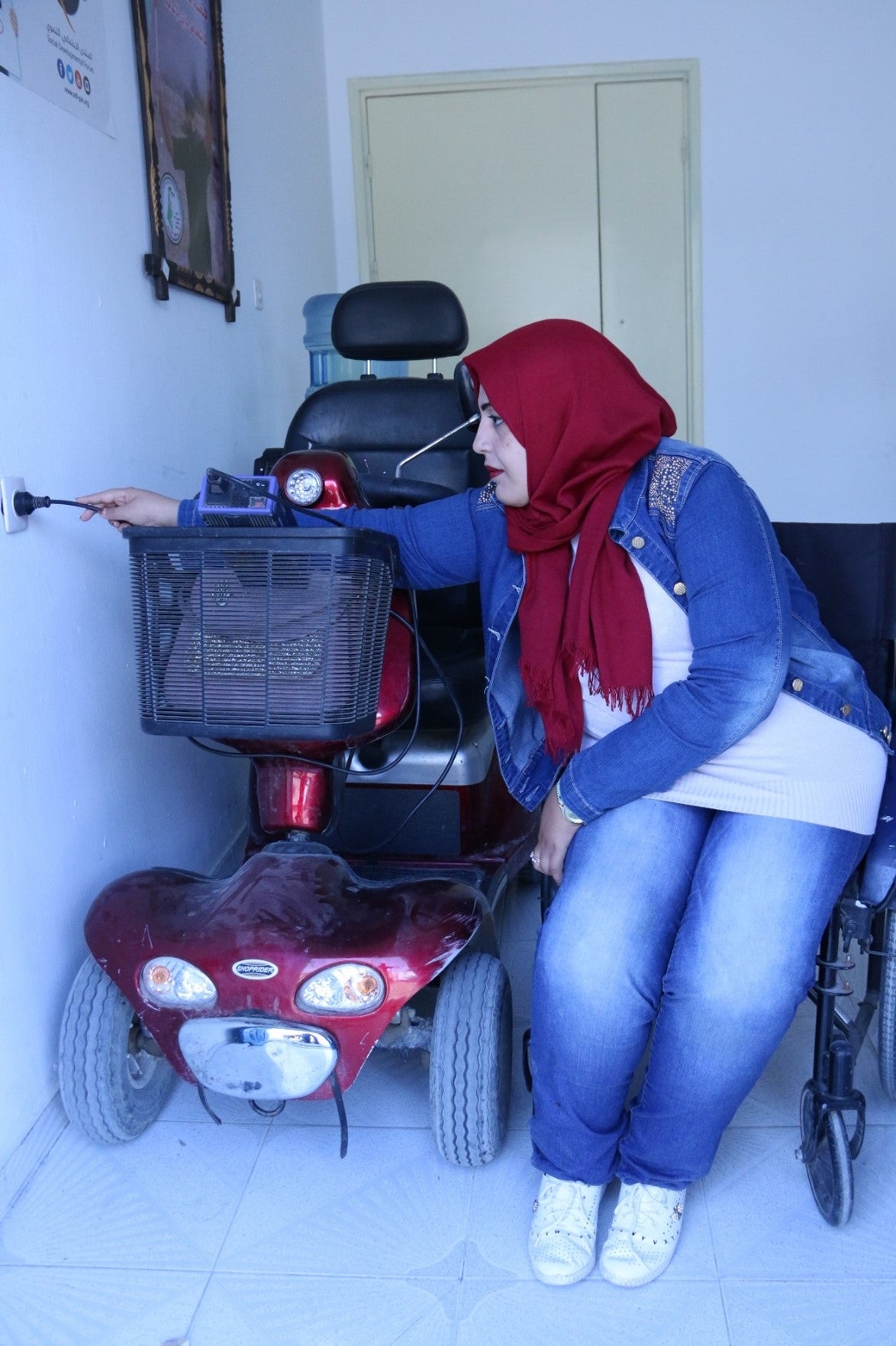 Doaa Qashlan, a 30-year-old woman with physical disability, charges her mobility scooter in Gaza. “Electricity outages are my biggest fear,” she told Human Rights Watch. “I need to charge my scooter. Otherwise, I will remain at home, where I feel life stopped.”