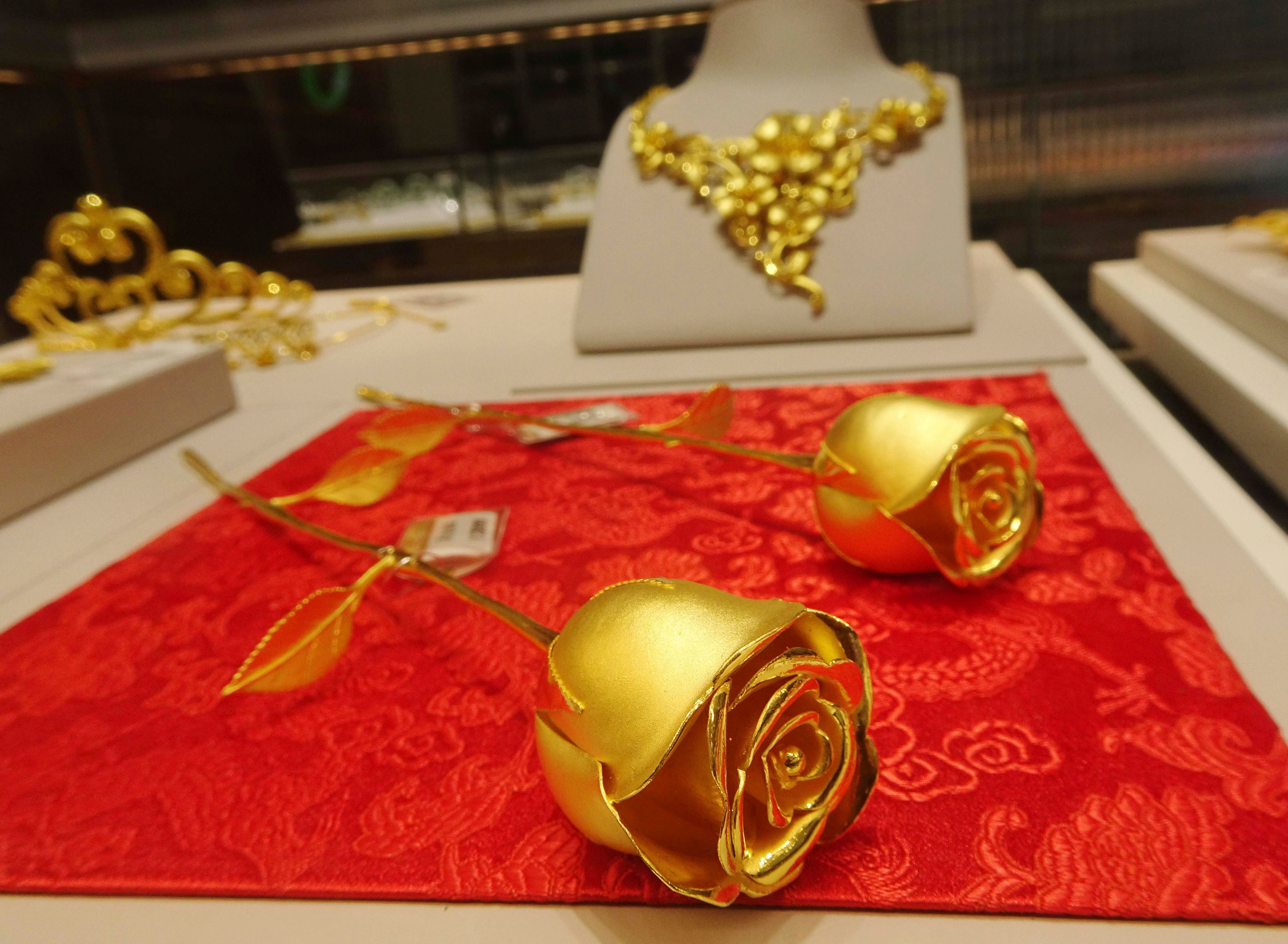 Valentines Day Gold Rose
