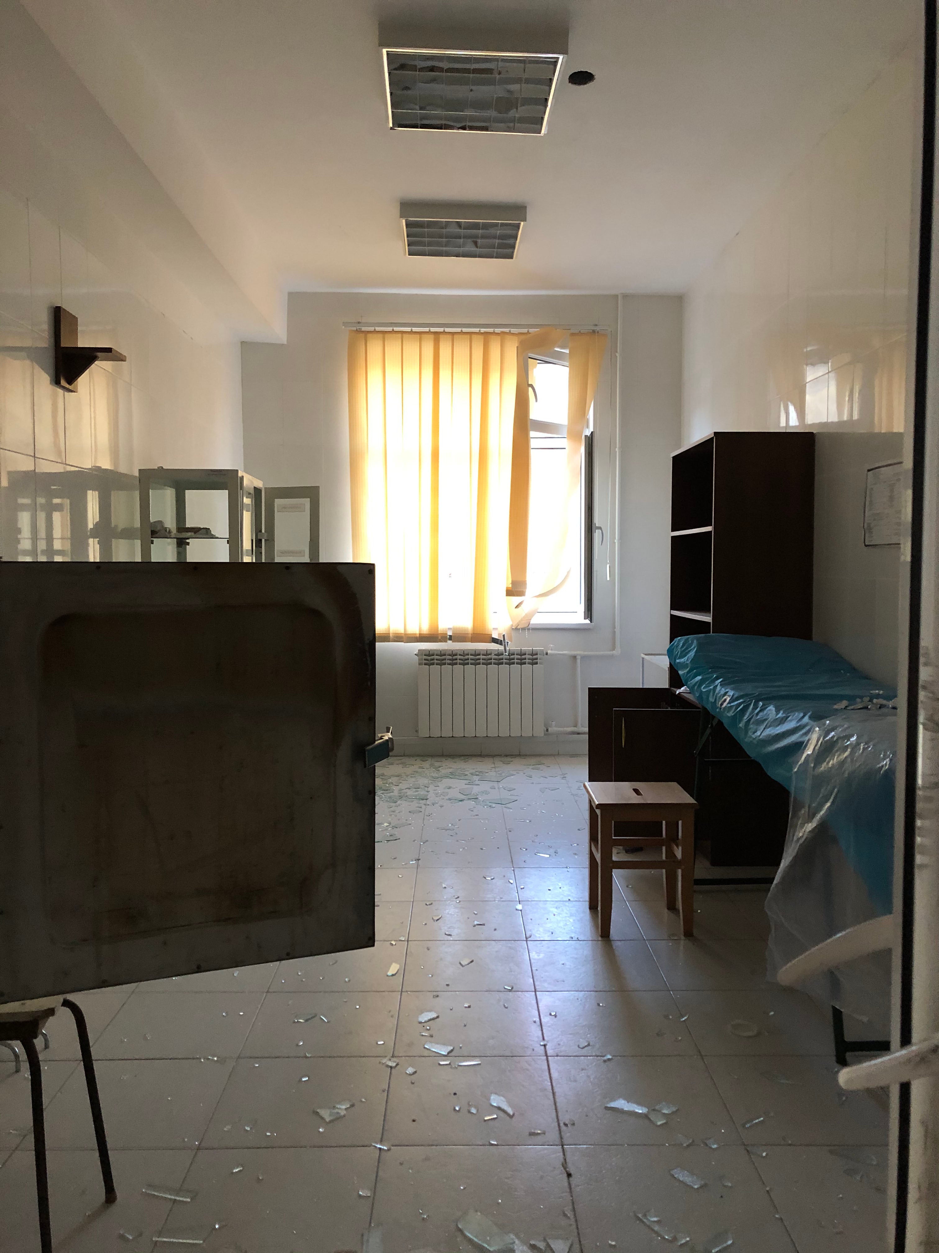 Повреждения в одной из палат военного госпиталя в Мартакерте в результате азербайджанского удара 14 октября 2020 г. Мартакерт, Нагорный Карабах. 