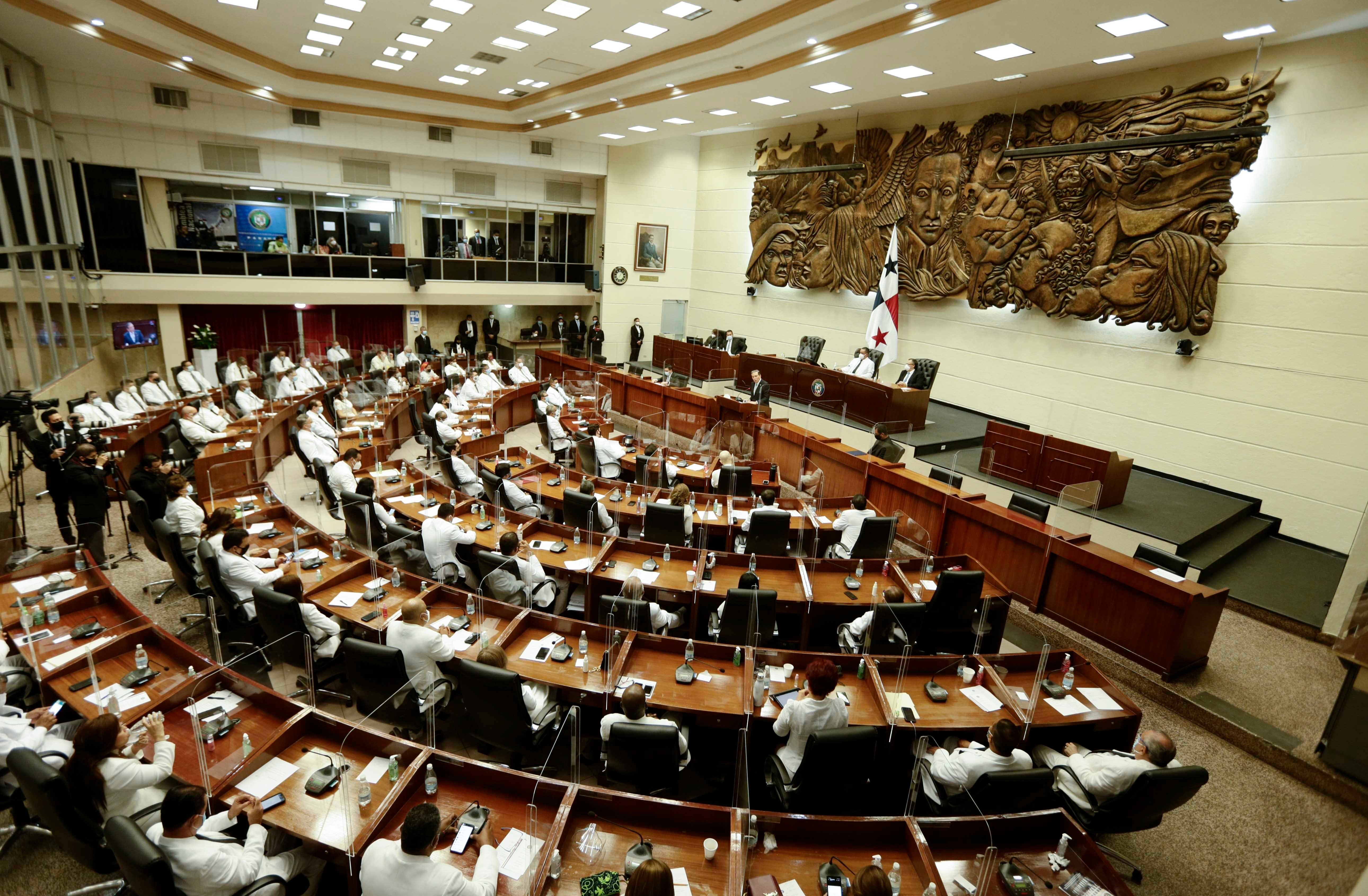 El presidente de Panamá Laurentino Cortizo ofrece su primer discurso de Informe a la Nación ante la Asamblea Nacional en la Ciudad de Panamá el 1 de julio de 2020.