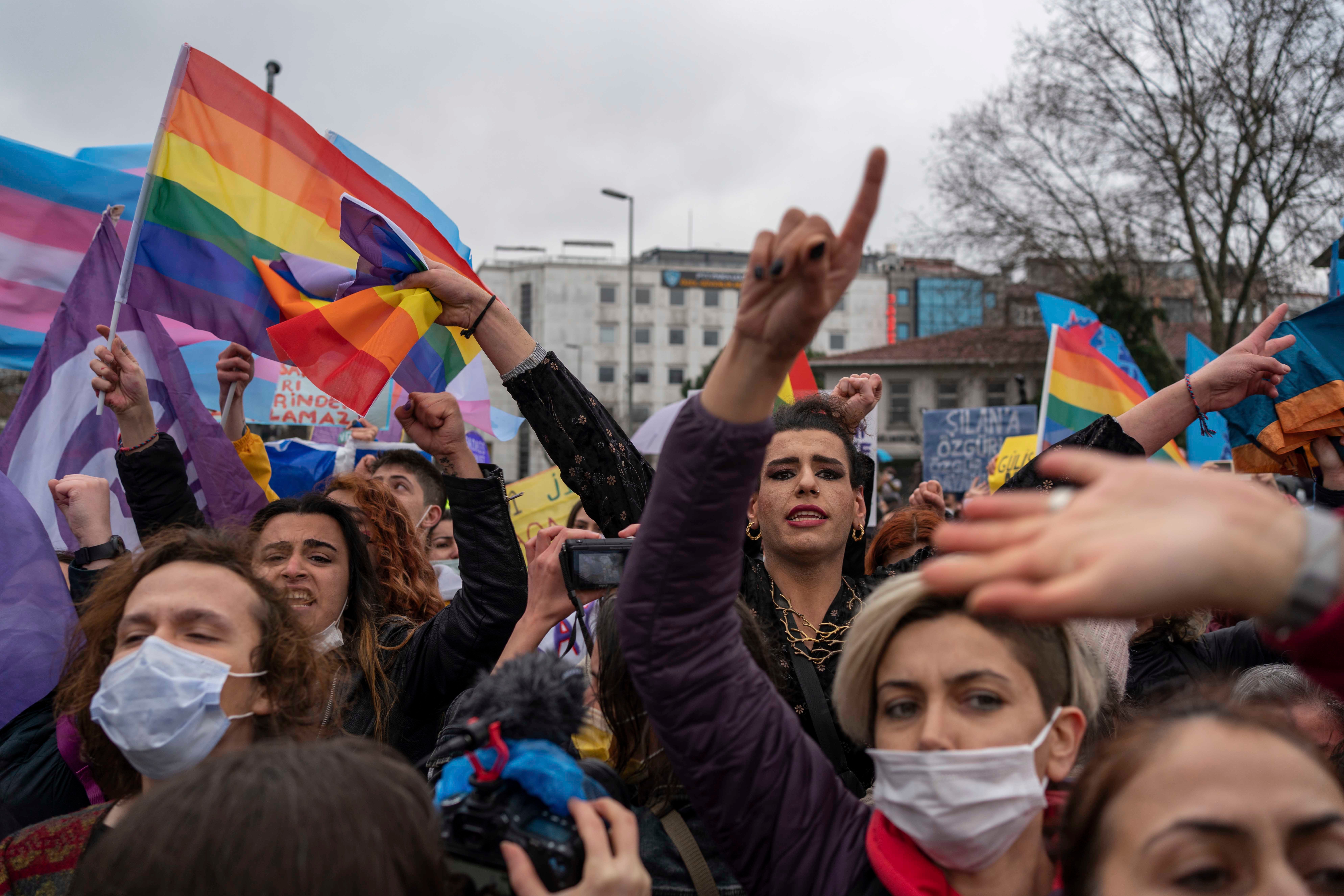 Kadınlar ve LGBTQI topluluğu İstanbul'da yaklaşmakta olan kadınlar gününü kutluyorlar.