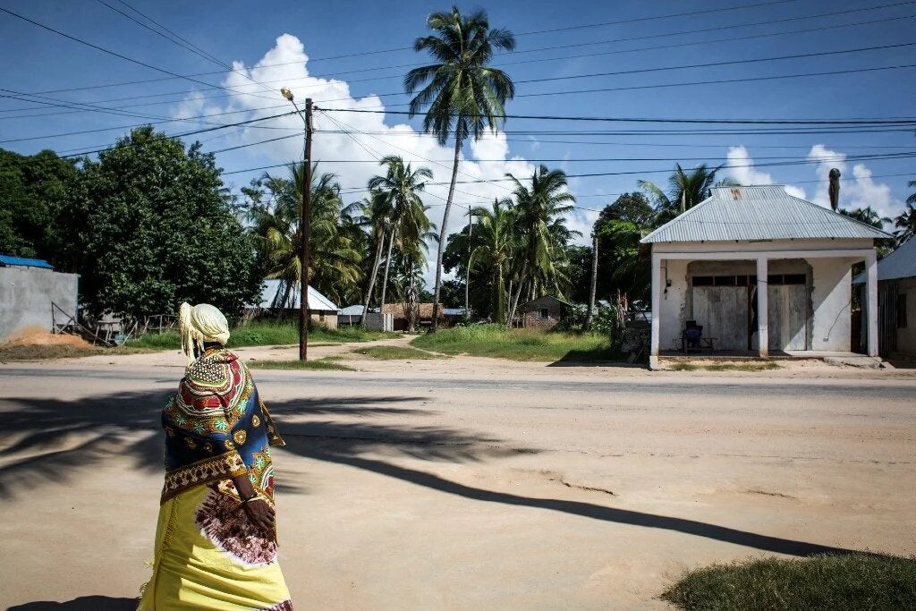 woman, outside, Mozambique, Palma