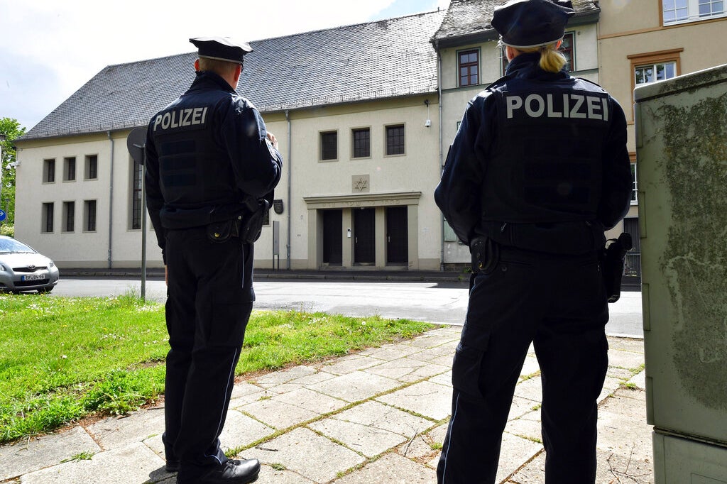 police officers stand guard at synagogue in germany as antisemtism on rise