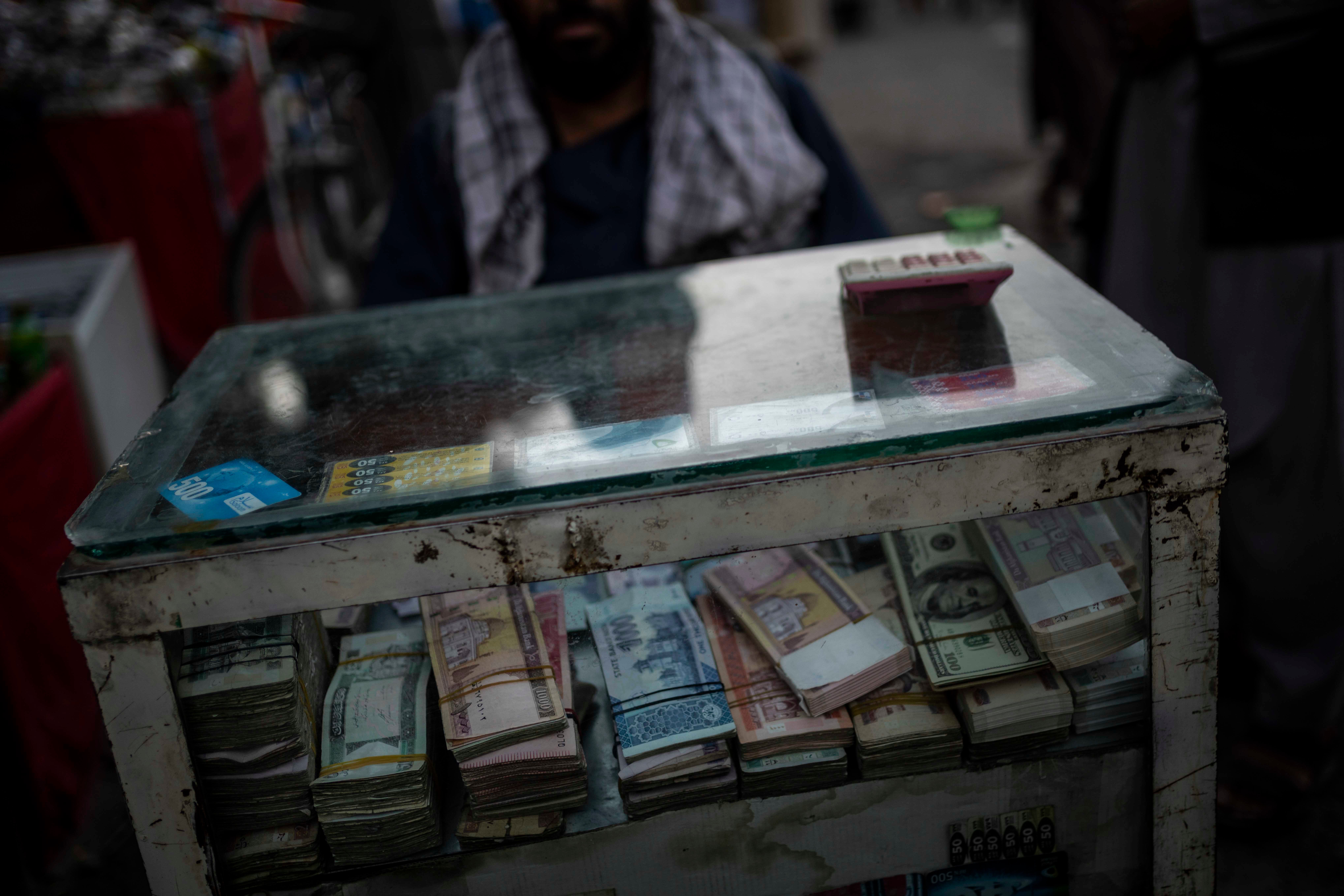 202110asia_afghanistan_money