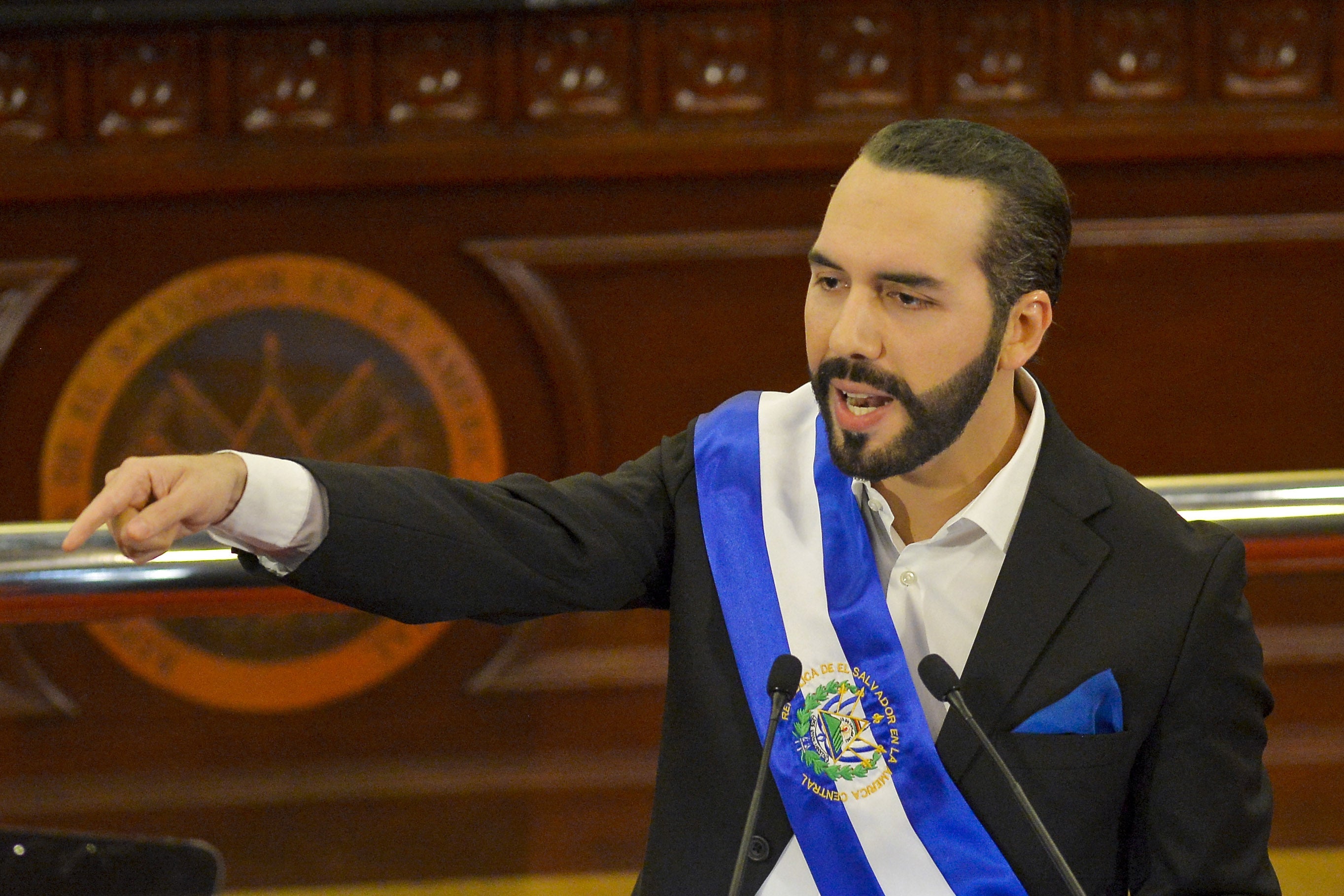 Nayib Bukele, Presidente de El Salvador, pronuncia un discurso ante la Asamblea Legislativa en San Salvador, El Salvador, el martes 1 de junio de 2021.